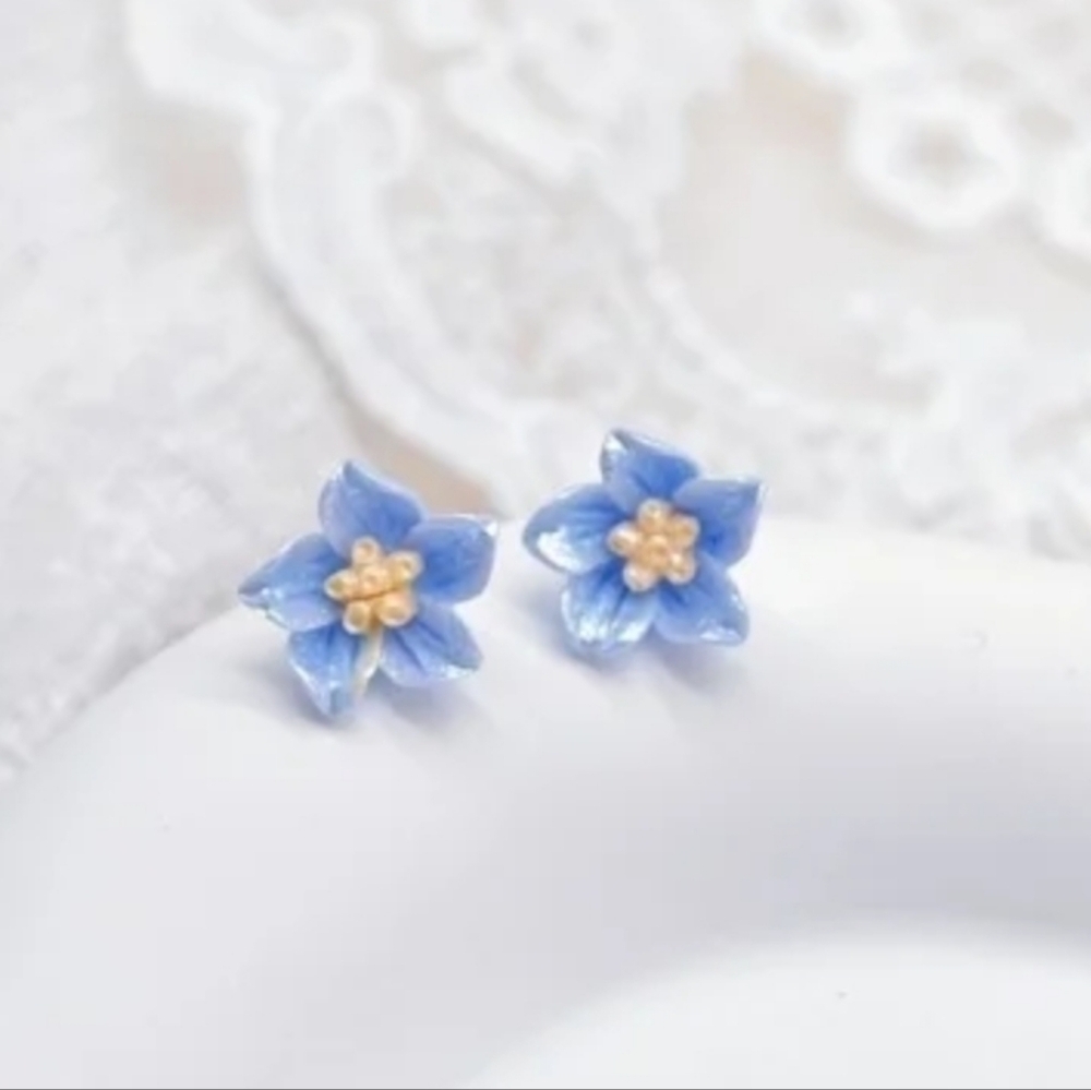 Chic Blue Flower Stud Earrings